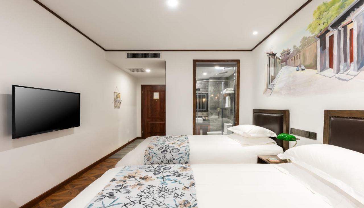 Nostalgia Hotel Near Prince Gong'S Mansion- Beihai Park, Tian'Anmen Square, Nanluoguxiang Hutong, Huguosi Hutong Snack Street, 5 Minutes Walk Away From Ping'Anli Subway Station, Free Ice Cream And Laundry Service,English Communication Well Beijing Eksteriør billede