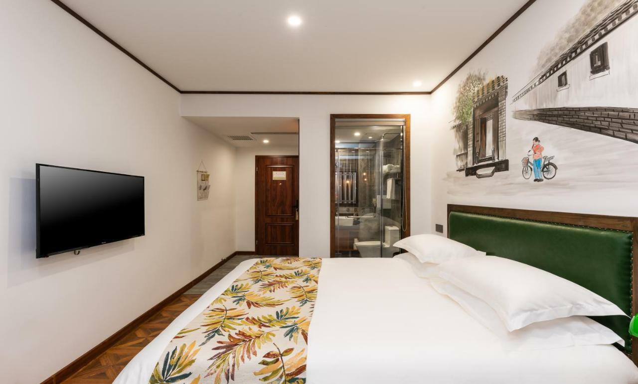 Nostalgia Hotel Near Prince Gong'S Mansion- Beihai Park, Tian'Anmen Square, Nanluoguxiang Hutong, Huguosi Hutong Snack Street, 5 Minutes Walk Away From Ping'Anli Subway Station, Free Ice Cream And Laundry Service,English Communication Well Beijing Eksteriør billede