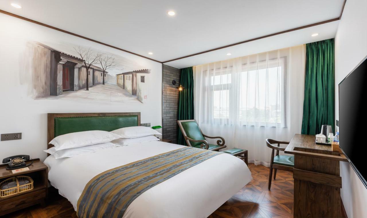 Nostalgia Hotel Near Prince Gong'S Mansion- Beihai Park, Tian'Anmen Square, Nanluoguxiang Hutong, Huguosi Hutong Snack Street, 5 Minutes Walk Away From Ping'Anli Subway Station, Free Ice Cream And Laundry Service,English Communication Well Beijing Eksteriør billede